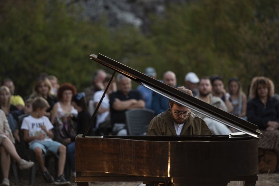 triethnes international music festival echo of stone 09